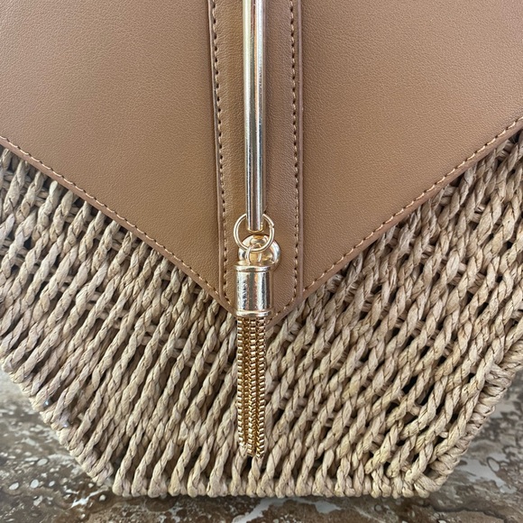 Sold- Gorgeous Crossbody Bag Handmade In Ecuador - Picture 4 of 7